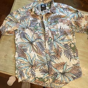 Quicksilver men’s short sleeve button down Small